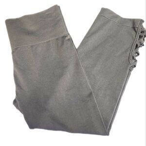 One 5 One gray cropped athletic leggings with cute cutouts, S/M